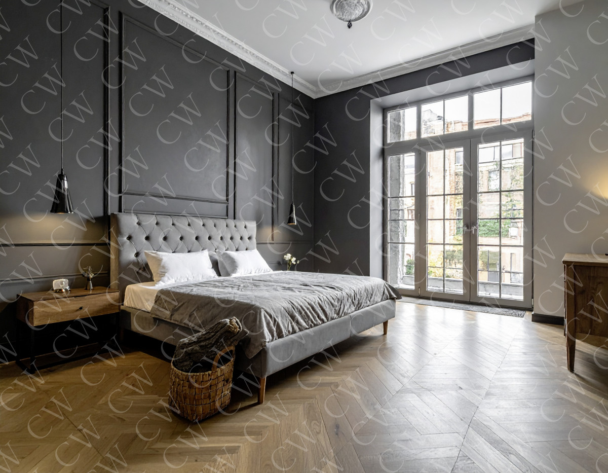 Modern eingerichtetes Schlafzimmer mit grauen Wänden, großem Bett und bodentiefem Fenster