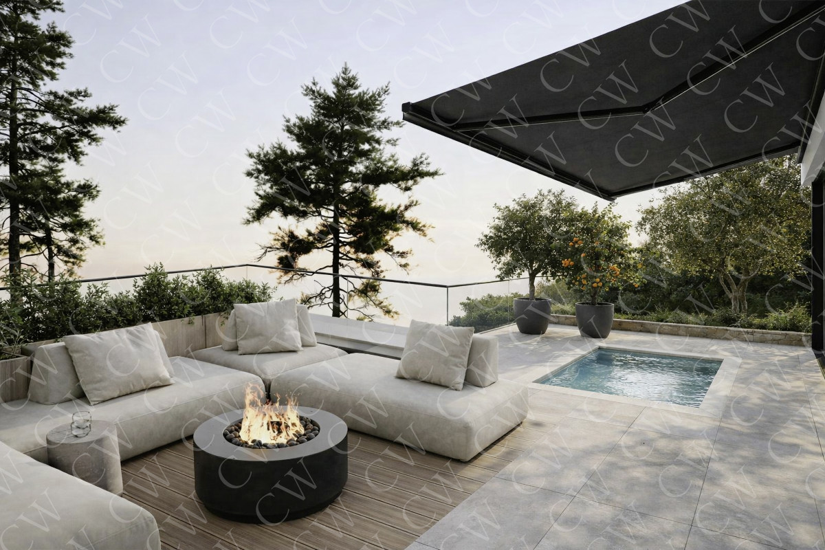 Moderne Terrasse mit gemütlicher Sitzecke, Feuerstelle und kleinem Pool im Garten.