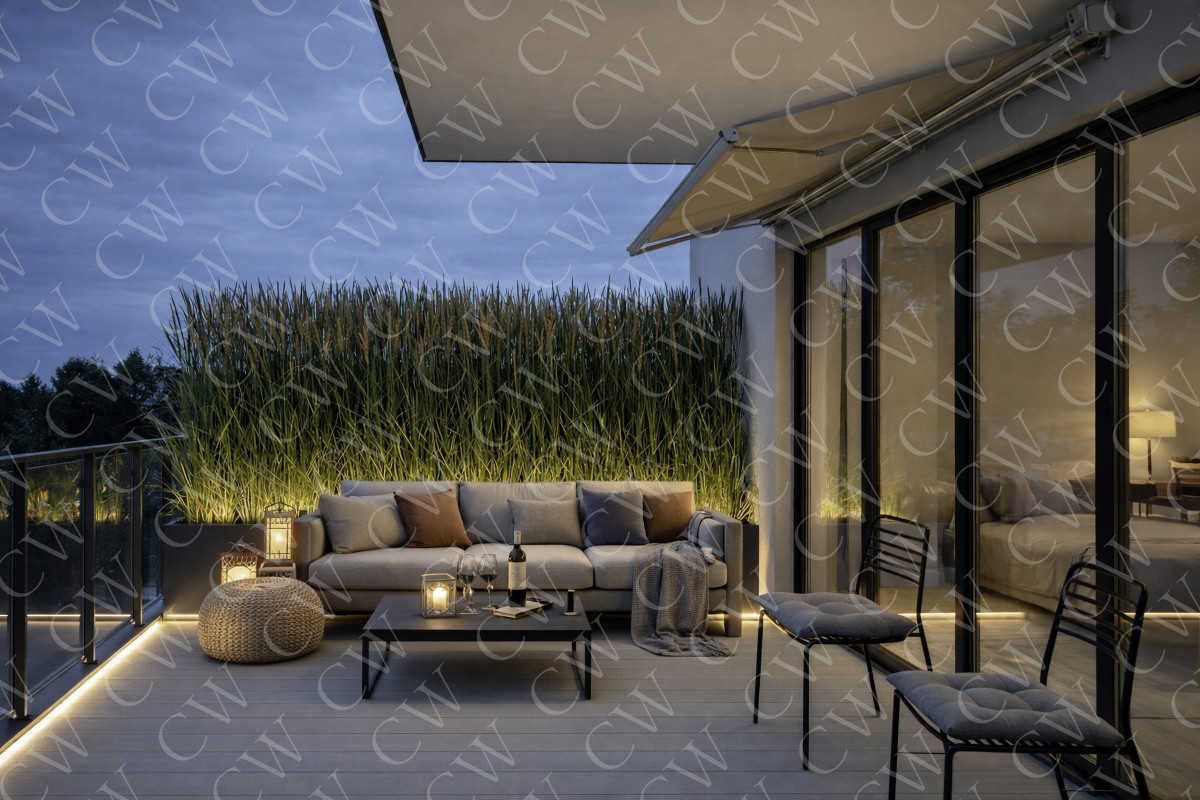 Stilvoll eingerichtete Terrasse mit Sofa, Stühlen und stimmungsvoller Beleuchtung bei Dämmerung.