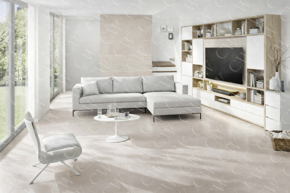 Helles Wohnzimmer mit moderner Couch, TV-Wand, Sessel, Couchtisch und großen Fensterfronten.